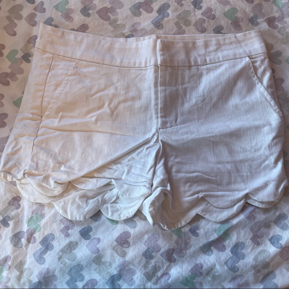 Scallop white shorts- Medium